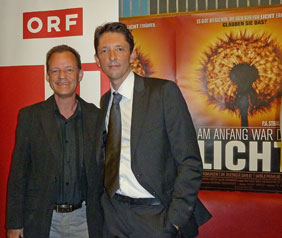 Univ.-Prof. Dr. Gerhard W. Hacker und Mag. P.A. Straubinger, Regisseur des Dokumentarfilms "Am Anfang war das Licht" (c) Ursula Demarmels (2010).