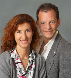 Autorenfoto Ursula Demarmels und Univ.-Prof. Dr. Gerhard W. Hacker, "Die neue Dimension der Gesundheit". (c) Fotostudio R. Haidenthaler, Berndorf, S&uuml;dWest-Verlag und Prof. Hacker/Ursula Demarmels